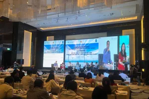  Giảm sản lượng đánh bắt thủy sản, mở rộng các nguồn năng lượng tái tạo biển