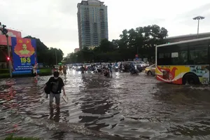 Hà Nội ngập nặng do mưa lớn vì vượt năng lực của hệ thống thoát nước