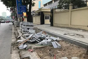 Lát đá vỉa hè phố Nguyễn Chí Thanh