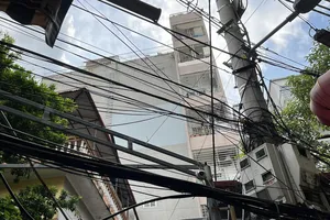 Thêm một chung cư mini của Nghiêm Quang Minh xây sai phép ở quận Tây Hồ