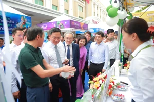 Hà Nội triển khai tuyến phố thanh toán không dùng tiền mặt