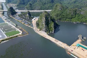 Bộ TN&MT yêu cầu Quảng Ninh xem xét lại vấn đề môi trường của dự án lấn Vịnh Hạ Long