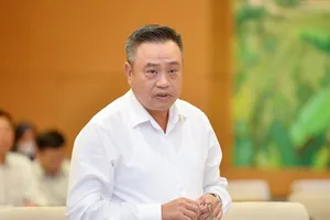 Chủ tịch Hà Nội nói về vụ Phó chủ tịch quận đã nghỉ công tác vẫn ký giấy tờ