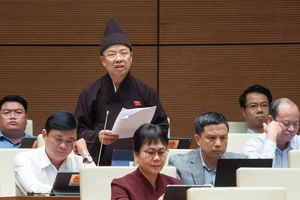 Hà Nội nên ưu tiên cho văn hoá, giáo dục, y tế hơn là phát triển kinh tế