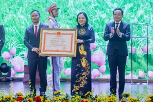 Ứng Hoà đón nhận huyện đạt chuẩn nông thôn mới và Huân chương Lao động hạng Nhì