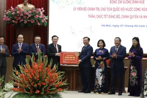 Chủ tịch Quốc hội: Chúc Hà Nội đạt nhiều thành tựu mới, lớn hơn trong năm 2024