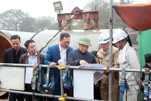 Bí thư Hà Nội kiểm tra thực địa, yêu cầu thay một nhà thầu dự án xử lý nước thải Yên Xá