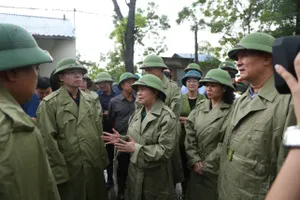 Bí thư Thành uỷ Hà Nội: Phải đảm bảo bà con vùng rốn lũ không bị đói, rét