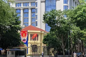 Hà Nội sẽ rà soát để luân chuyển cán bộ giữ chức vụ tại một vị trí trên 8 năm