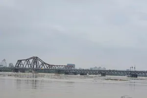 Lũ trên sông Hồng tại Hà Nội đang xuống, hạ lưu tiếp tục ở báo động 3 đến trên báo động 3