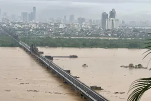 Lũ sông Hồng vượt mức báo động II trong đêm, Hà Nội phát lệnh báo động II