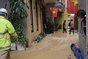 Máy đào hầm Metro Nhổn – ga Hà Nội gây sự cố suối bùn phun vào khu dân cư