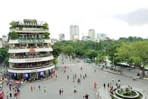 Lấy ý kiến người dân về cải tạo quảng trường sau khi tháo dỡ tòa nhà 'Hàm cá mập'