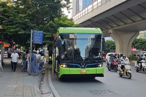 Hà Nội đánh giá lại mạng lưới xe buýt, hướng đến 100% xe buýt 'xanh'