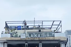 Bắt đầu tháo dỡ đồ đạc, trả mặt bằng toà nhà 'Hàm cá mập'