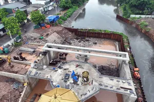 Hà Nội giao các phường cải tạo, chỉnh trang hai bên sông Tô Lịch xong trước 30-8