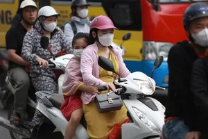 Nhiều chính sách hỗ trợ người dân Hà Nội đổi xe máy xăng sang xe điện