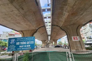 Hà Nội giải tỏa các bãi xe gầm cầu Vĩnh Tuy sau vụ cháy hơn 500 xe máy