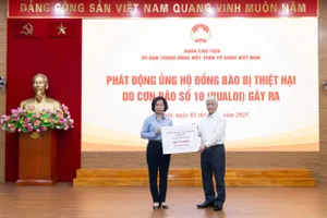 Hà Nội hỗ trợ 100 tỉ đồng cho 12 tỉnh bị ảnh hưởng bởi bão số 10