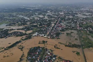Lũ đe dọa ngoại thành Hà Nội, gây sạt lở tuyến đường sắt Hà Nội - Thái Nguyên