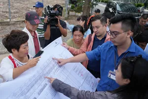 Người dân sống bên hồ Hoàn Kiếm đi xem nơi ở mới