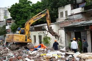 Bí Thư Hà Nội chỉ đạo giải phóng mặt bằng đường 'đắt nhất hành tinh' trước ngày 15-12