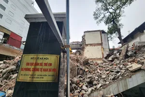 Bắt đầu phá dỡ trụ sở cơ quan, nhà dân bên hồ Hoàn Kiếm