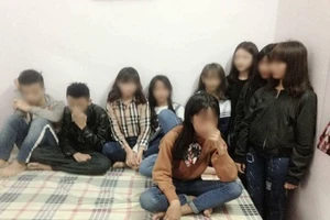 Chủ nhà nghỉ và người quay clip '9 thiếu niên' đều vi phạm pháp luật