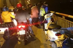 Để lại những tấm ảnh, nam thanh niên bất ngờ nhảy cầu tự tử