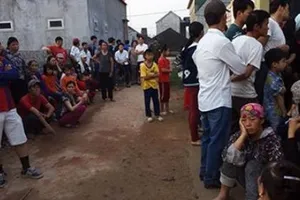 Vợ tử vong với nhiều vết thương, chồng treo cổ trên đồi