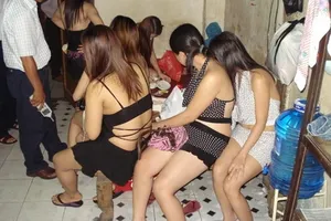 Hơn 70 cảnh sát triệt phá động mại dâm 'khủng'