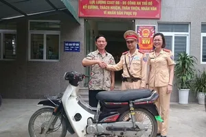 Mất xe 14 năm, bất ngờ được CSGT mời đến trao trả 