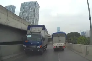 Công an vào cuộc vụ xe tải “ngông nghênh” chạy ngược chiều