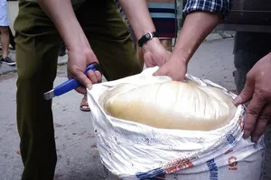 “Bắt sống” hơn 5 tấn mỡ động vật không rõ nguồn gốc