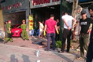 Ngáo đá, thanh niên “quậy” tung phố vì tưởng mình là khỉ