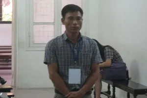 Nghi bị 'cắm sừng', cầm chai bia đập thẳng vào đầu người đi cùng vợ