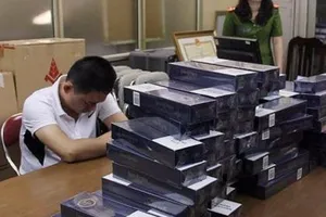 Buôn lậu thuốc lá còn vi phạm giao thông