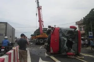 Tai nạn xe khách thảm khốc, 1 người chết, 7 người bị thương