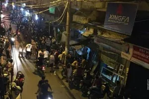 Vợ chết trong tư thế treo cổ, chồng nằm bất động dưới sàn nhà