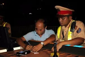 CSGT Hà Nội được trang bị dụng cụ hỗ trợ nhập từ Hong Kong