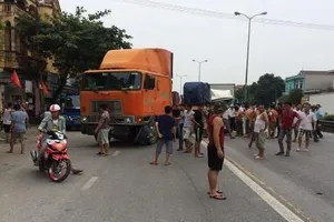 Thanh niên 'ngáo đá' gây TNGT, đe dọa công an rồi đòi tự sát