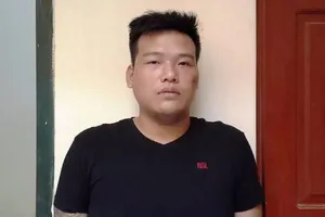 Thanh niên 'ngáo đá' cào xước mặt phó công an phường