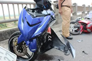 Tai nạn liên hoàn trên cầu Vĩnh Tuy, 5 người bị thương