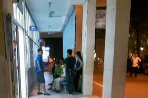 Dùng dao gọt hoa quả đâm chết bạn gái rồi tự sát