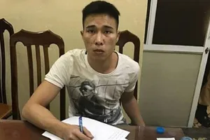 Cướp ví của nữ du khách, gặp cảnh sát quay đầu bỏ chạy