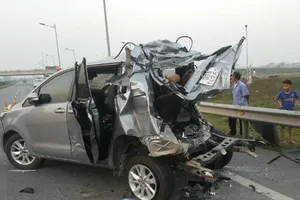 Điều tra vụ tai nạn 4 người chết trên cao tốc Hà Nội