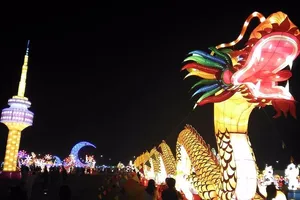 Giới trẻ Hà Nội 'phát cuồng' với lễ hội đèn lồng