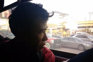 Người đàn ông khóc vì bị 'bỏ rơi' ở Bến xe Mỹ Đình