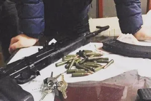 Cảnh sát bắt kẻ vận chuyển súng AK cùng 29 viên đạn