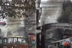 Cận tết, 'bà hỏa' thiêu rụi một căn nhà tại Hà Nội
